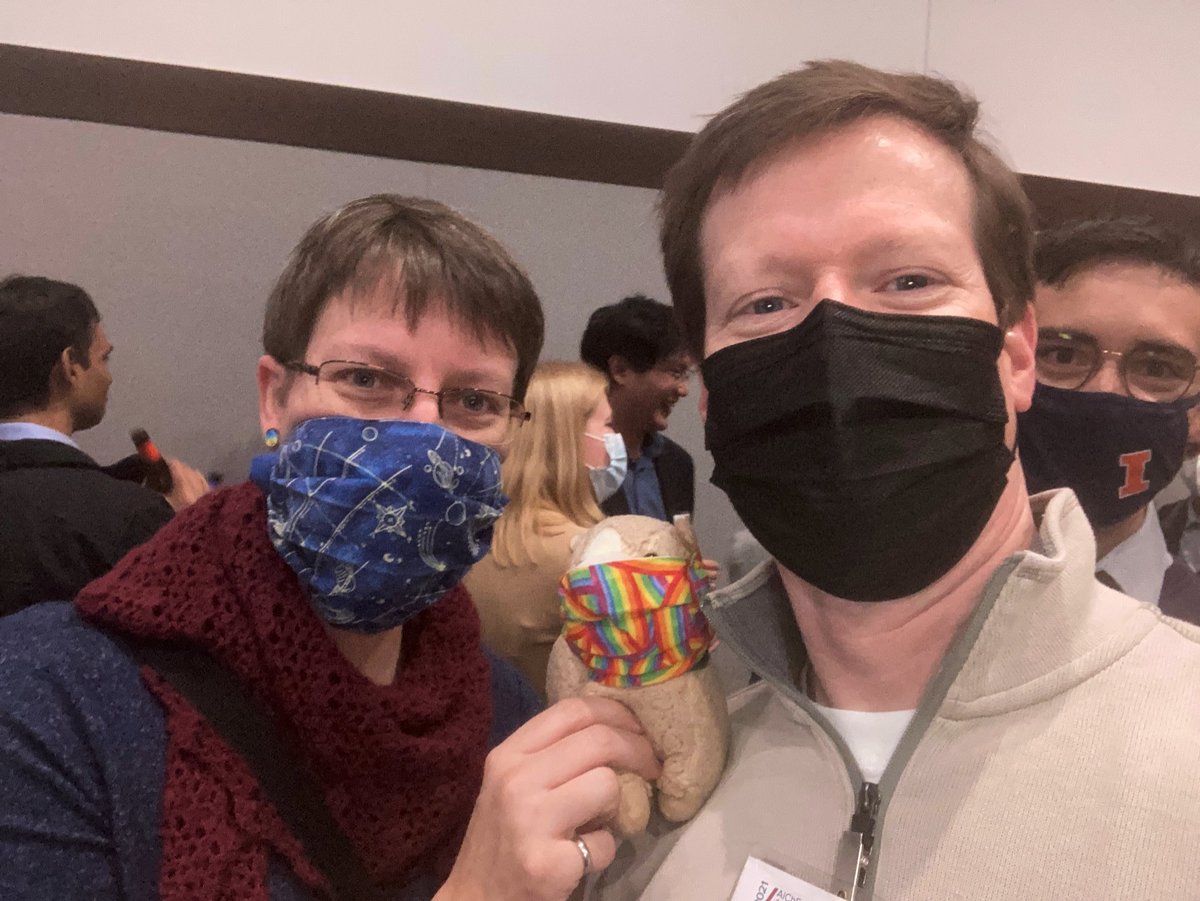 Gilchrist_Lab's tweet photo. LLAB LLAMA!!!!
@perrys_lab great to see you! @SingLabUIUC snuck in there too!
#TwitterBucketList https://t.co/MnDrDqcPIn