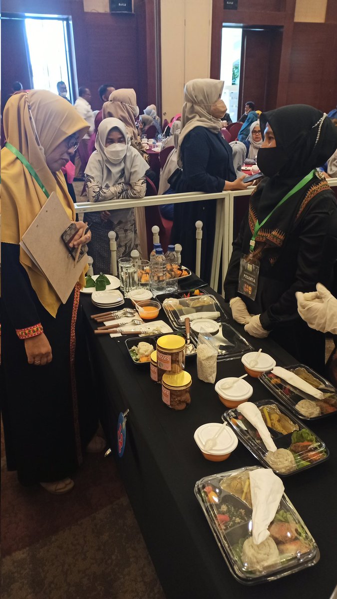 Dispanaceh1's tweet photo. Penilaian Lomba Cipta Menu B2SA Dinas Pangan Aceh, di Aula Hermes Hotel Banda Aceh https://t.co/urS7g6C8gn