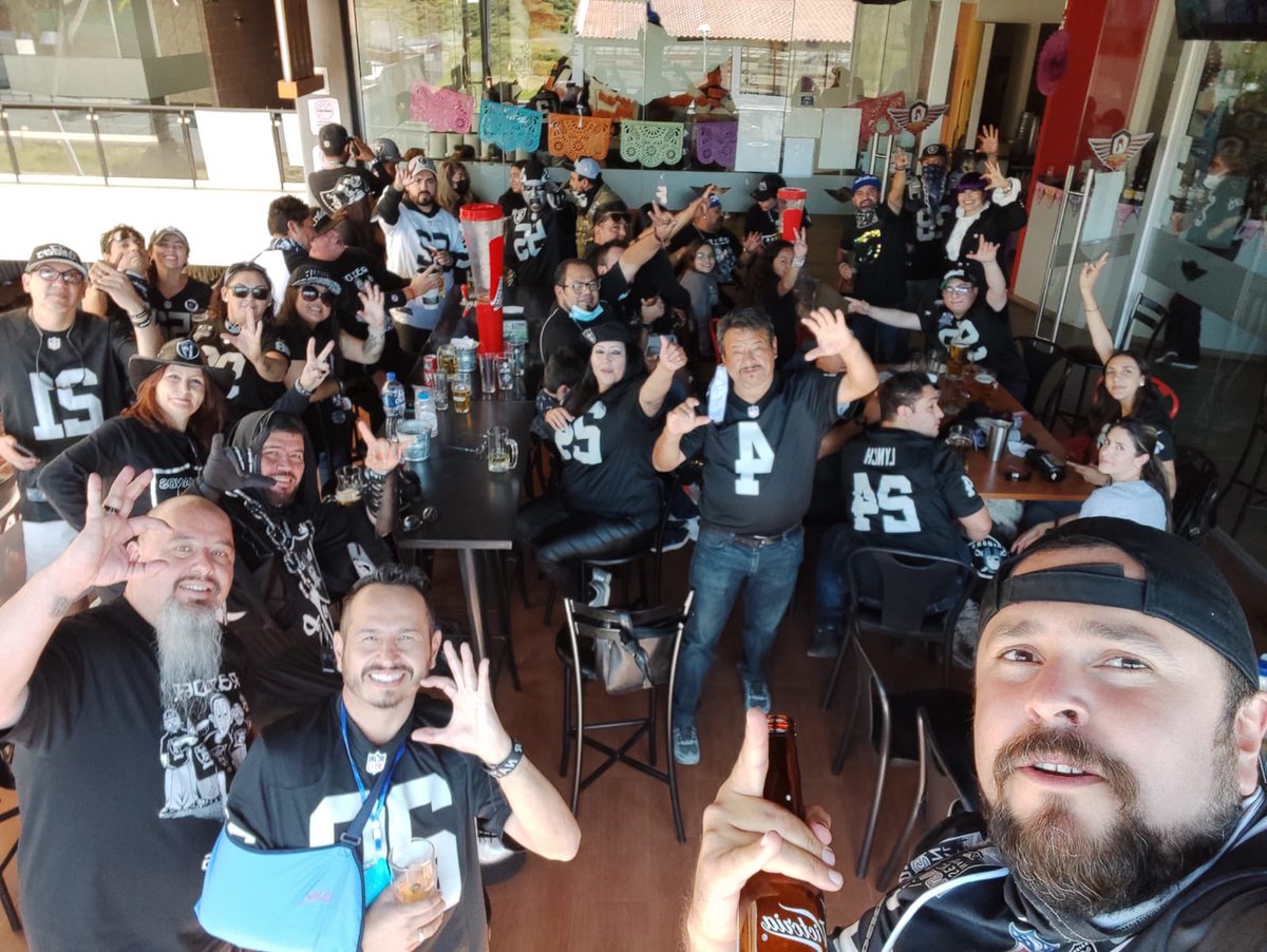 1REYder's tweet photo. #CUU y #WreckingCrew presentes en sede de #BlackSideQro #REYder https://t.co/P0n5BQLUnc