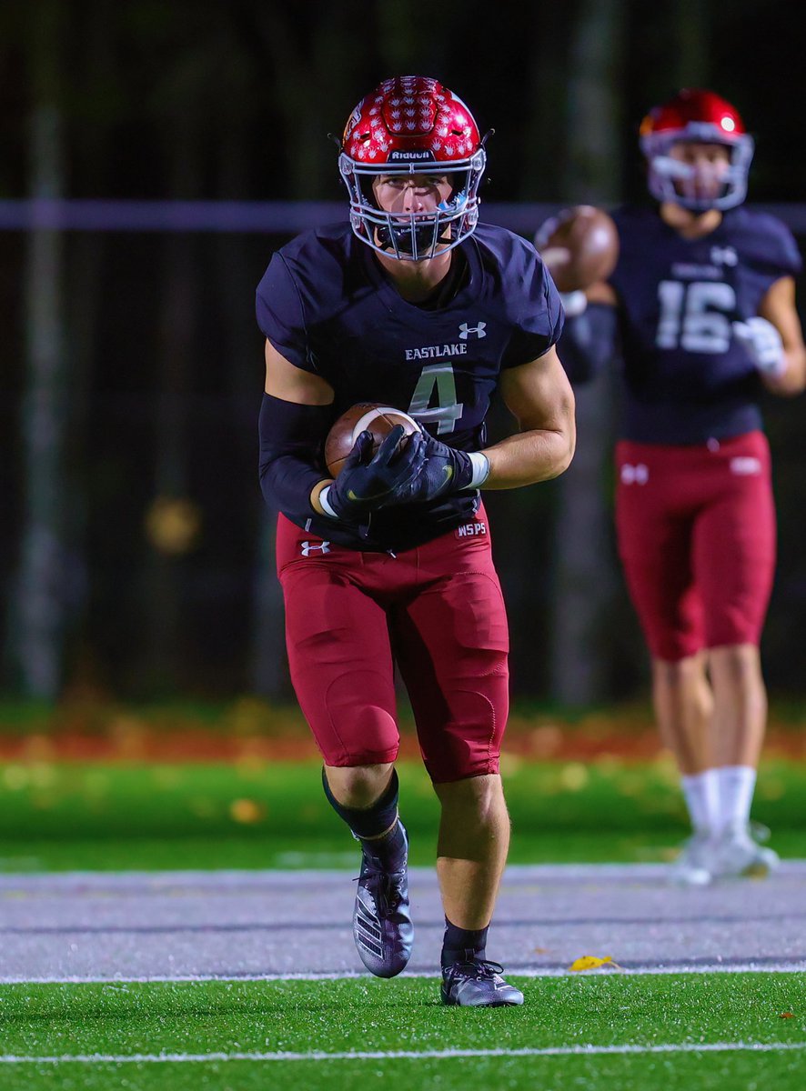 Extremely honored to be named 1st team Kingco TE/MLB &amp; Kingco defense player of the year! Thank you to all the coaches and players who have helped me along the way! Go Wolves!
<a href="/BrandonHuffman/">Brandon Huffman</a> @RyanClaryFSP <a href="/RylandSpencer/">Ryland Spencer™</a> <a href="/wolvesfb/">Eastlake Wolves Football</a>