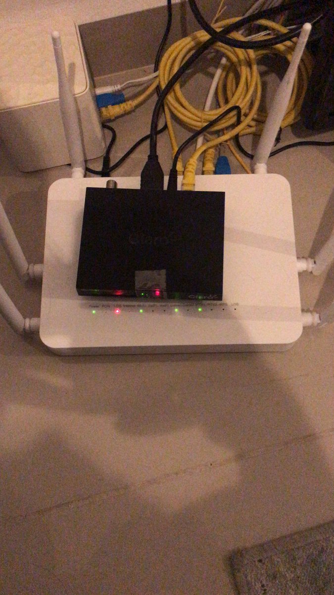 juanframejia's tweet photo. @ClaroTeAyuda hacen cambiar al cliente de plan con el internet de fibra óptica y solo funciona el día que viene el técnico arreglarlo el resto deja de funcionar llevo desde el sábado sin internet y sin tv.
Mal servicio https://t.co/L8qQltN5iV
