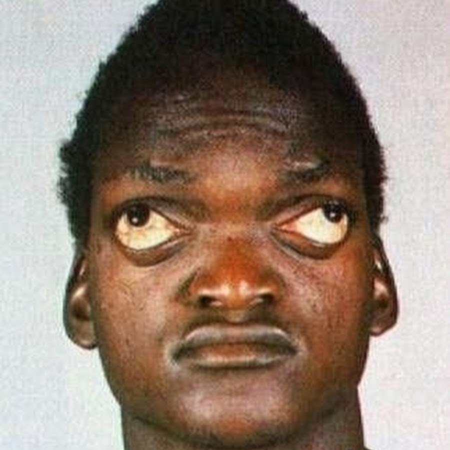 sharmushka's tweet photo. yoyoyoooes peepol i just saw dis guy looking at sum birdz and i snaped dis shot at de perfec momen and he look like is eyballs bout te pop out
#eyepop #birdlooking #lookingup #eyeballs https://t.co/fzEtIpKWdg
