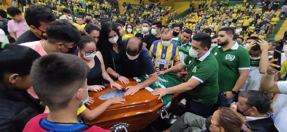 AnitaCalderon1's tweet image. Hoy Dario hizo algo que nunca nadie se imaginó, junto a las hinchadas de Franco y Paranaense.
Sin palabras.