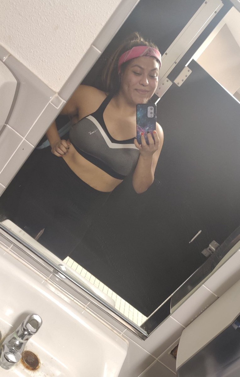 sapphire_glow5's tweet photo. I'm so in love with myself!! I can't help it! βΊοΈπ₯° This is me, 1 lb. away from my goal. #Mini4Pack #AbsAndAss #GymLife #SelfLove #RealHotGirlShit #BadBetchesOnly https://t.co/VVh1ejfUXo