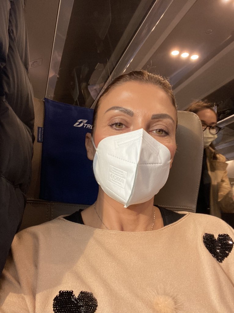 AlessiaMorani's tweet photo. Sono in viaggio verso Firenze. Oggi si terrà il processo nei confronti di un individuo che qualche tempo fa mi ha insultata pesantemente sui social. Nessuno deve sentirsi libero di chiamare una donna “puttana” https://t.co/bMmNV8JqvG