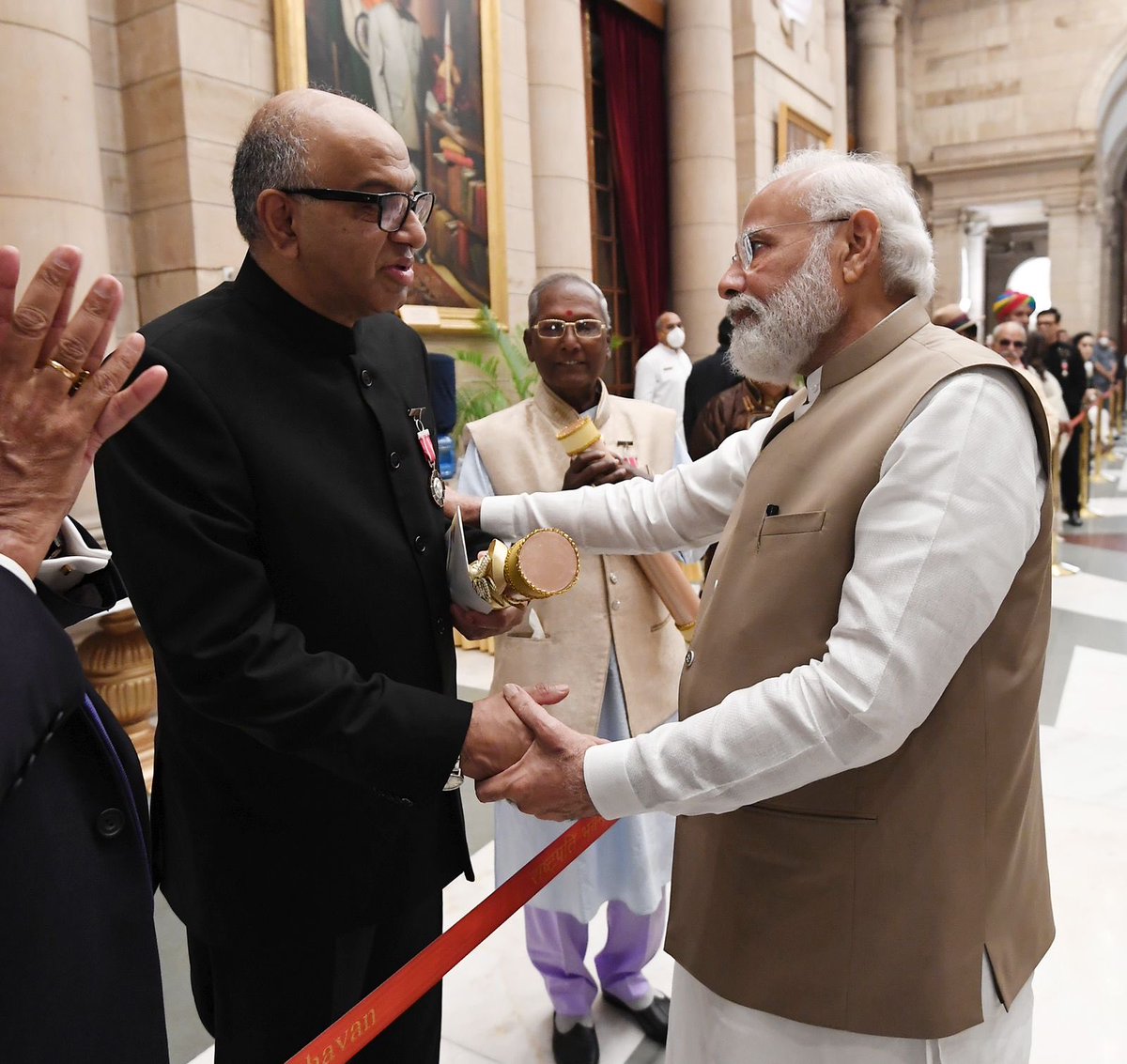 Sanjeev Bikhchandani tweet media