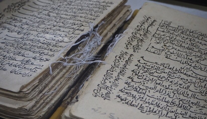 من أخبار #الموسوعات_العُمانية:
"كتاب الكفاية" موسوعة علمية مطوّلة في 51 جزءاً، لمؤلفها العالم الفقيه محمد بن موسى الكندي (ق:٦هـ). 
ويذكر الباحثون بأن هذه الموسوعة فُقدت وبقي منها جزء واحد، وقد احتفظت كتب الأثر بنصوص منها، وسبب الفقد يرجع إلى احتراقها في بعض الحروب.