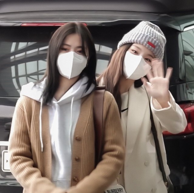 RYEJIF1LM's tweet photo. have a safe flight, ddaengddong https://t.co/un0UMhCVSg