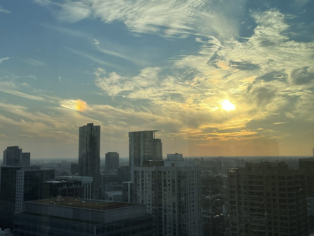 ZeroSpacePirate's tweet photo. Rare celestial phenomenon in the sky of Chicago today: an illusion of 2 suns in the sky caused by the presence of ice crystals in the atmosphere which happens below temperatures of -30℃. The sun gets reflected by the ice crystals which act like a mirror. #2suns https://t.co/KKkrnLElDv