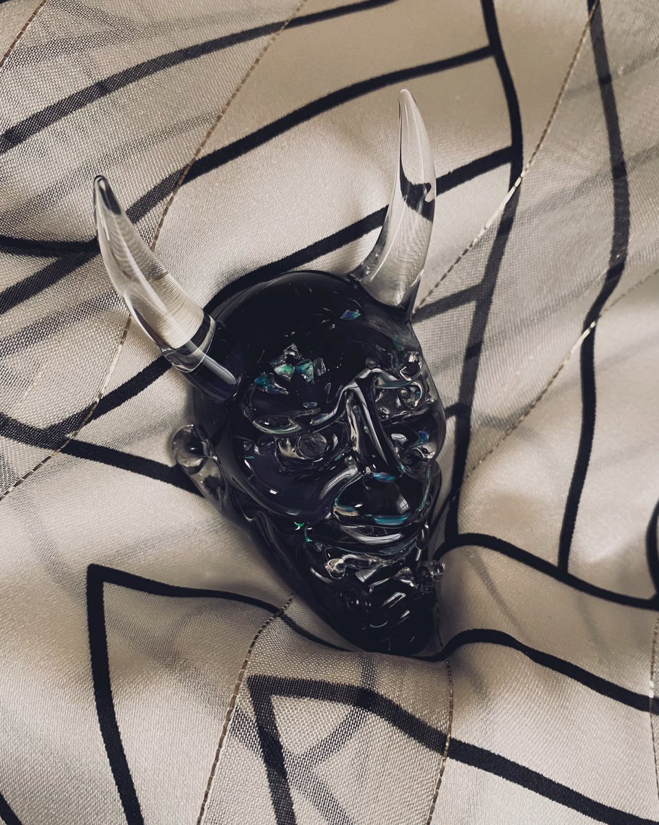 ガラス作家の鴉 人さん B91qxxducfhpdzx の般若をお迎えしまし 丑山 雨のイラスト