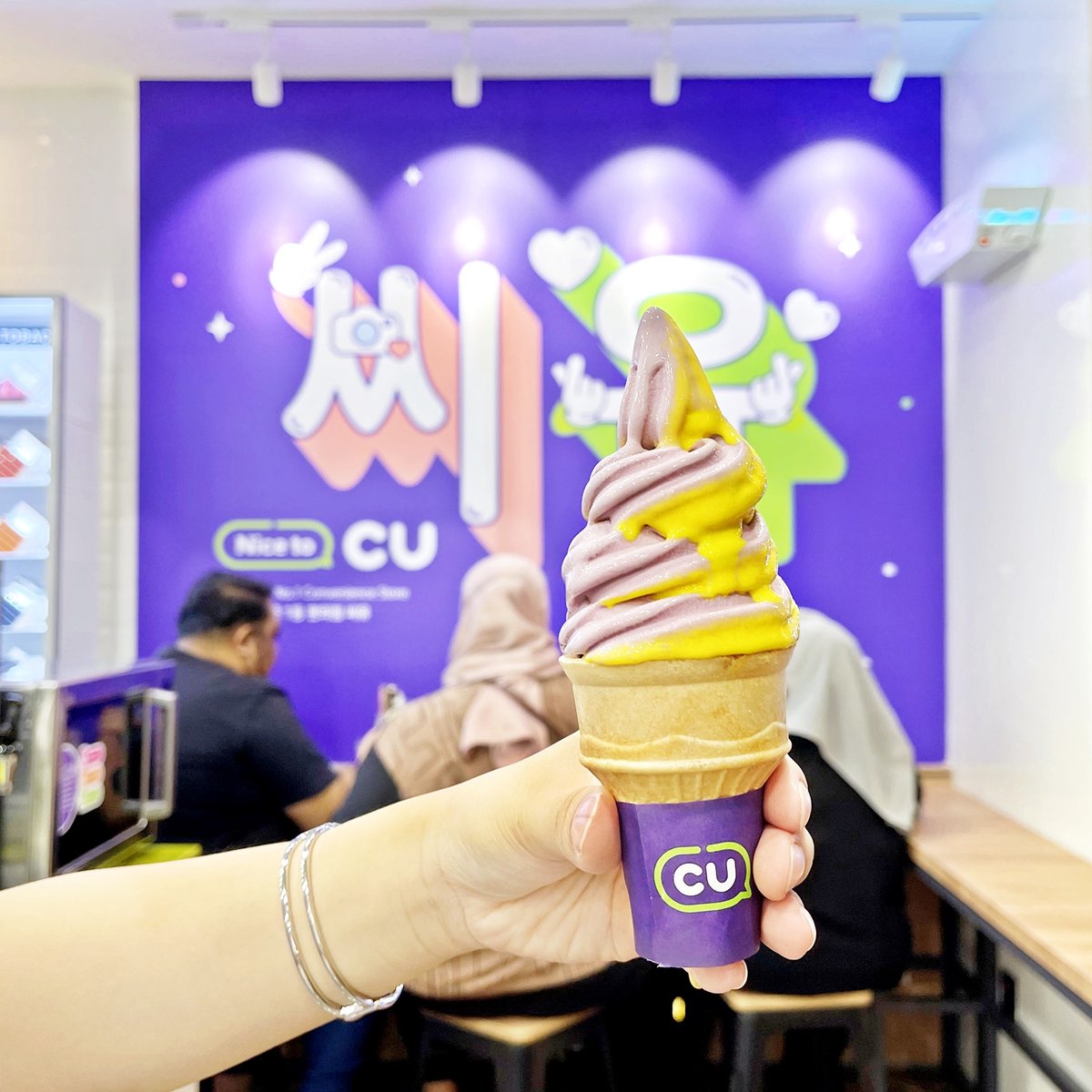 1UtamaOfficial's tweet photo. Don't forget to order a Soft Serve to cool you down and we also recommend Heyroo K-snacks and Delaffe K-beverages!
Tag us @1Utama when you visit CU so we can CU too! 🤳
📍 CU is located @ 1st Floor Promenade (near Watsons)
#NicetoCU #KoreanConvenienceStore https://t.co/P0DHbqGrON