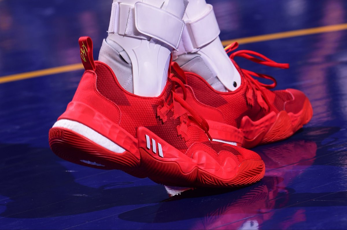 trae young shoes tonight