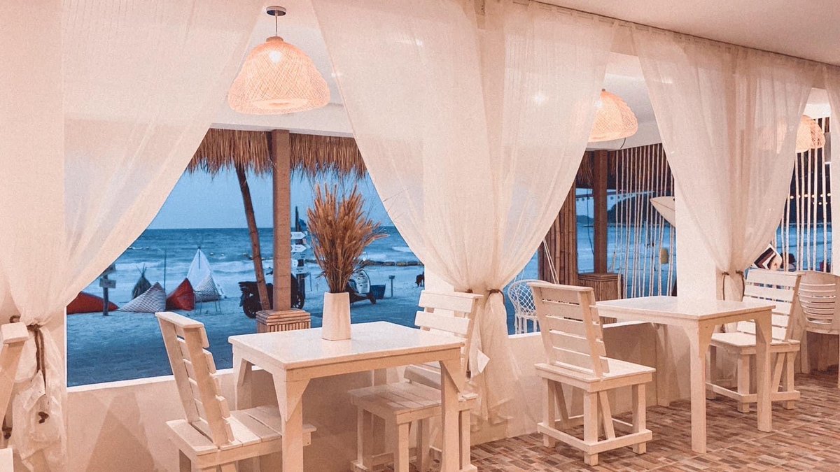 MoobinPakin's tweet photo. #MAREBeachBar📍อยากให้ทุกคนนึกภาพตามมม ที่สุดของความปัง นั่งฟินรับลมทะเลบนบีนแบคสีส้ม พร้อมจิบเครื่องดื่มเย็นๆ🌴และอาหารทานเล่น ฟินมากก นับว่าเป็นอีกจุดเช็คอินของหาดตาแหวนเกาะล้านเลยก็ว่าได้ บรรยากาศดีไม่แออัดเหมาะสำหรับนั่งชิลสุดๆ แถมมุมถ่ายรูปก็อลังการด้วย ไปกันนน
@Kin24hrs😍 https://t.co/i8eUbShpdw