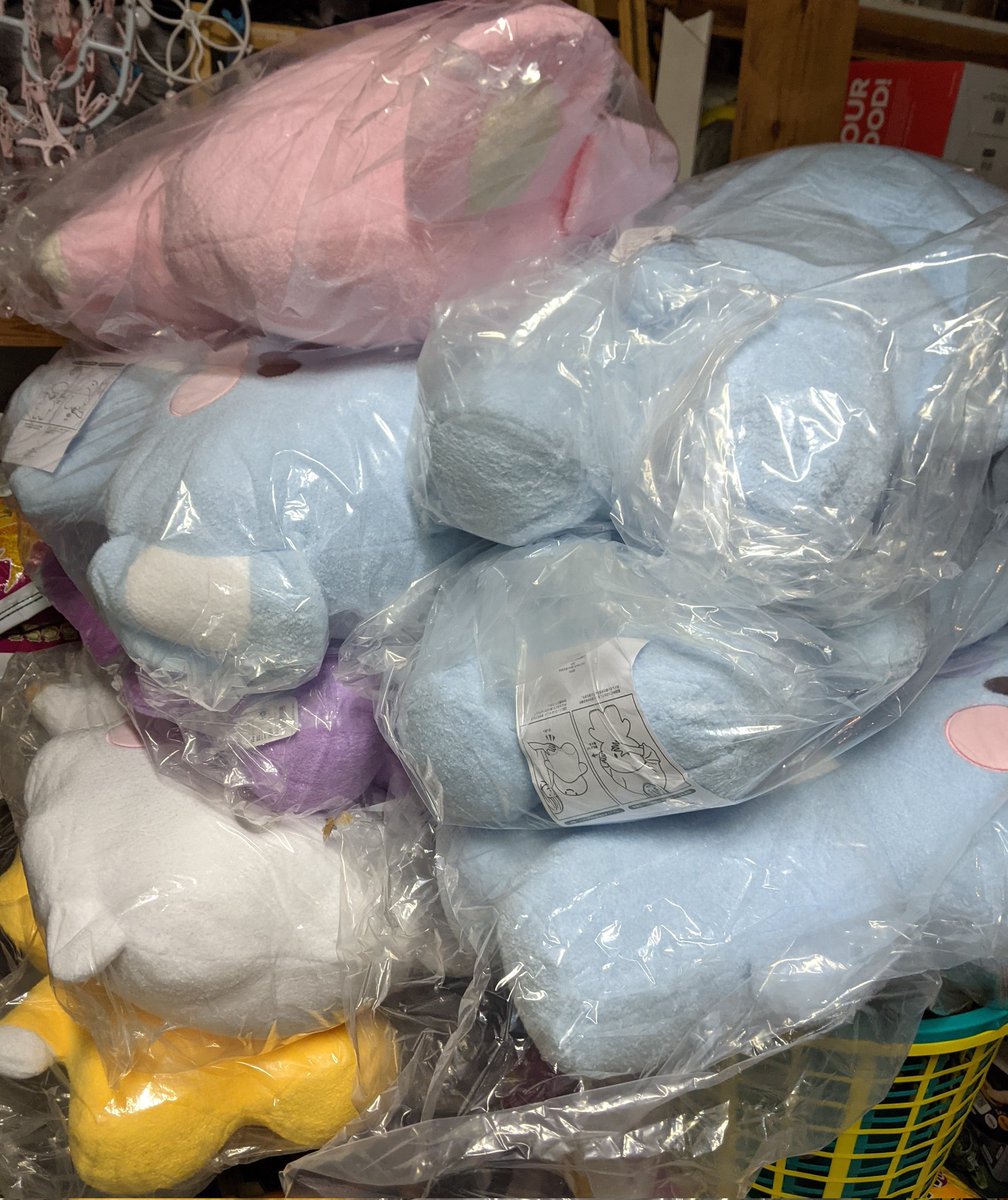 crystalkosmos_'s tweet photo. #kosmosupdates

I have unpacked all the jumbo xl bt21 plushies. My current dilemma is figuring out how to ship them but domestic shipping costs will be sent out soon! 

(They were a lot bigger than I thought) 

-🍊 https://t.co/zophPFZGKY