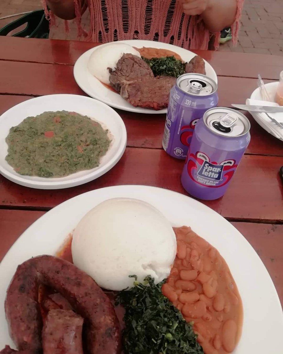 pfungwandoro's tweet photo. Please stop posting pics of food in #Harare #Zimbabwe , December break is still far 😁 #Gavas serves very good food 😋 https://t.co/9SalNgJflV