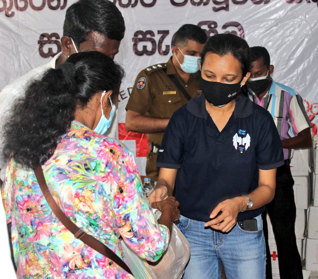 SLRedCross's tweet photo. With the generous support of @BANGTANSRILANKA , the SLRCS handed over stocks of personal protective equipment to the Wetara District Hospital in support of medical staff in the face of the #COVID19 epidemic and donated dry ration packs for vulnerable families in the Angoda area. https://t.co/UJAhz9gczD
