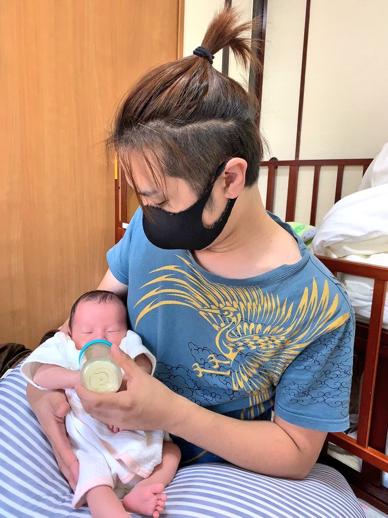 ninja_ryusui's tweet photo. 遅れましたが、先日、我が息子
「満侍(まんじ)」が誕生しました。
まさか自分がパパになるとは思いもしませんでした。
妊娠・出産を頑張った妻に感謝です。これからは立派な、イクメン…いや、イク忍になります！
#出産 #赤ちゃん #イクメン #パパ https://t.co/8qDvJrYv0G