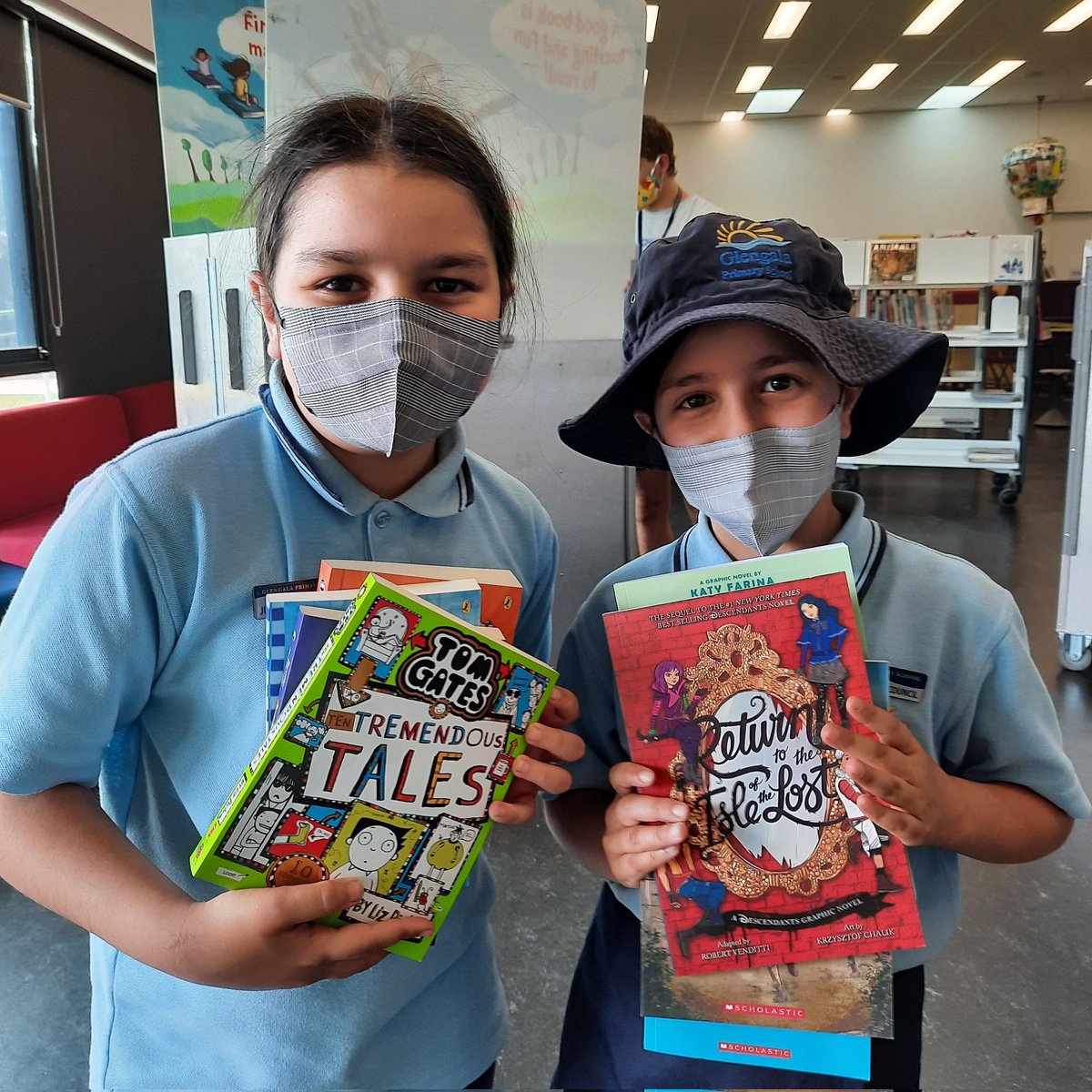 MillyyMoo's tweet photo. It's been awhile Twitter but we are back and it's that time of the year!!!! Book Fair, a cool place to discover HOT books 🔥🏝️🎉 #GlengalaPROUD https://t.co/3aoyNf92Lq