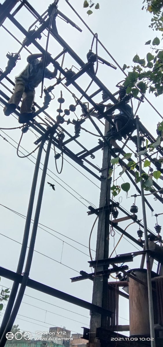 RajeshLakhani69's tweet photo. Salute to TANGEDCO workers for  continuous efforts to maintain power supply. Ellaiamman koil feeder. https://t.co/Hd4x6i87hP