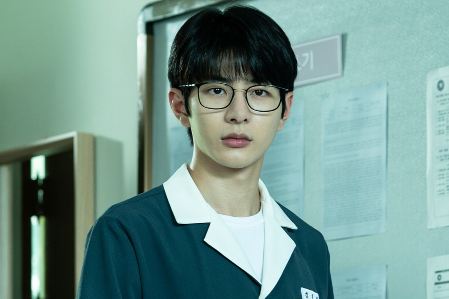 soompi's tweet photo. #GoldenChild’s #Bomin Shows The Intelligent Yet Mysterious Side Of His Character In New Drama “#ShadowBeauty”
https://t.co/TLfp6t5BnT https://t.co/X7kyuDTkTP