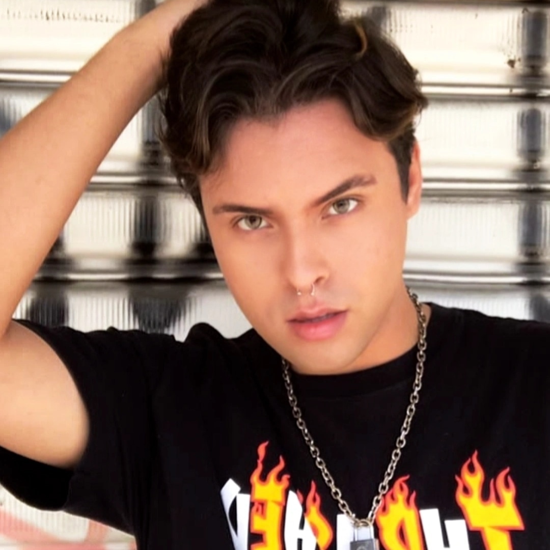 1hibrido's tweet photo. #model  #Vogue  #megamodel #photography https://t.co/YnUgyI0Gaf