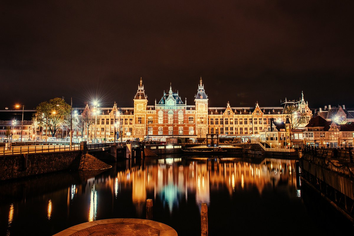 qatarairways's tweet photo. Get a glimpse into the minds of iconic artists like Van Gogh, Rembrandt and Yayoi Kusama in the beautiful city of #Amsterdam. https://t.co/tx0JWik8Ck