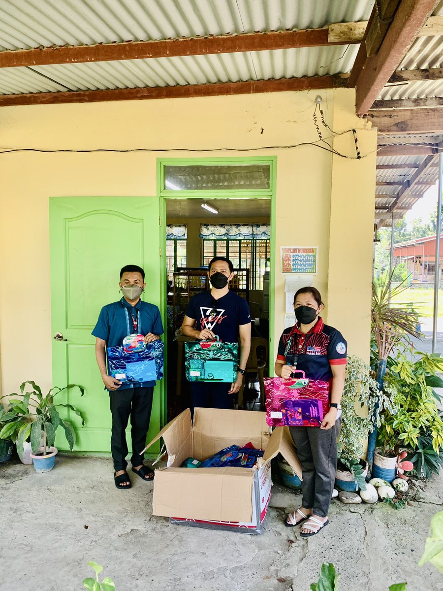 LoveMeAsPapaJ's tweet photo. THANK YOU sa mga tumulong sa atng programang Sagip Kababayan lalo na sa mga naapektuhan ng bgyong #MaringPh. Wlang ktapusang pasasalamat po ulit kay Atty. @YesYesYo13 @Jjcruz2 @TalaZaldivar at sa lahat-lahat ng tumulong! 

Team #KaJuanGawa - Balik Eskwela
#DDSIntlSocMedWarriors https://t.co/XeV6bFCIC5