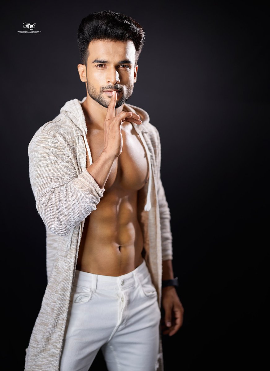 prashantsamtani's tweet photo. Vote for the most Powerful, Real and Respectful Contestant of Bigboss Marathi @vishhalnikam тЬи
Inframe @vishhalnikam ЁЯФеЁЯФе
Clicked by @prashantsamtani
Makeup by - @mua_berdesaurabh
@colorsmarathi
@endemolshineind @maheshmanjrekar
.
#VishhalNikam #VoteForVishhal https://t.co/3hi7w6b07t