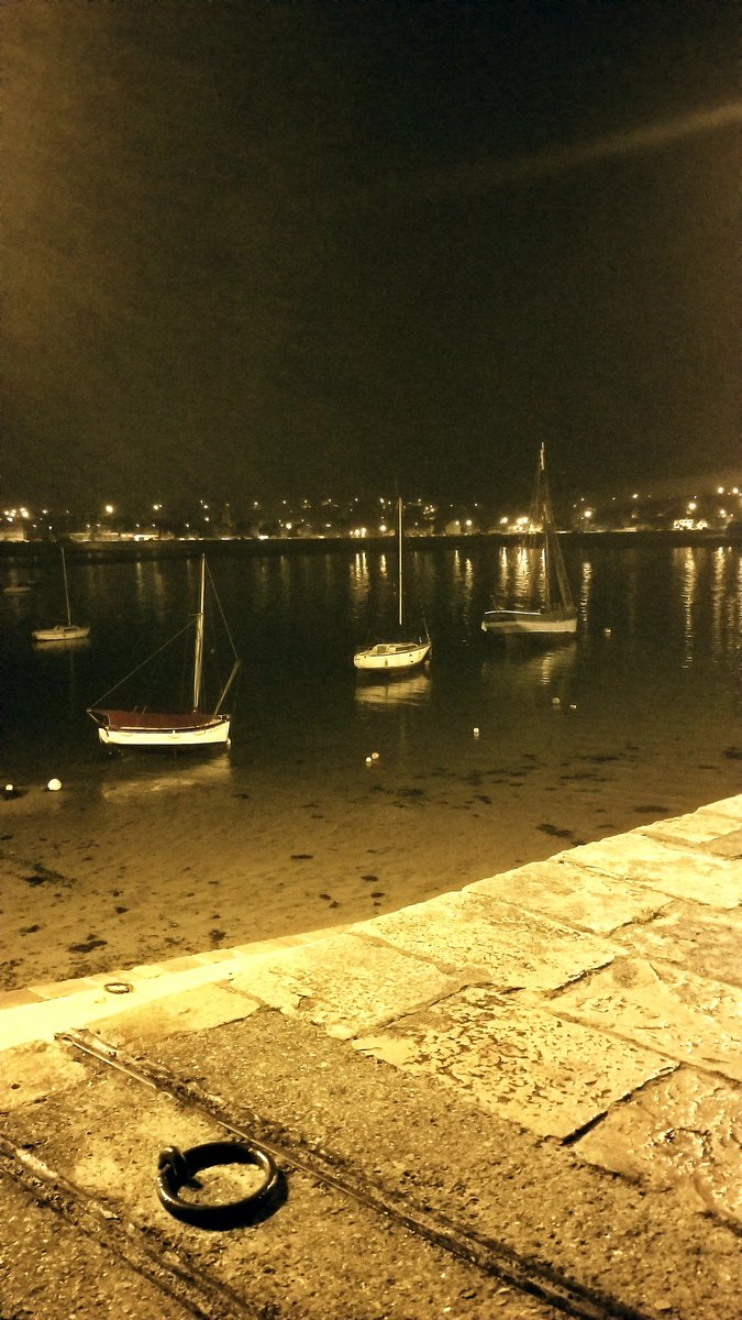 hutin1v2v's tweet photo. Erquy,
la nuit, avant la criée.
#localeat https://t.co/2IuArrRvEo