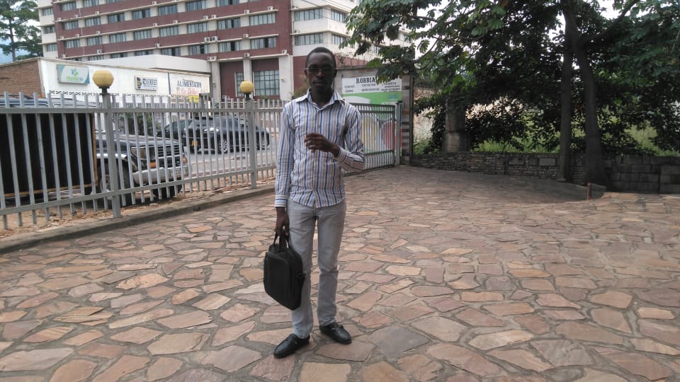 N_Thibilisse's tweet photo. #Burundi🇧🇮 est joli!
While a socio-economic young entrepreneur is coming from #GlobalEntrepreneurshipWeek &amp; #HackingBurundiWeek launching!
Positive &amp; courageous mind will never loose hope of making + change!
Let's plant a fruit tree that we'll pick when get old.
#GEW2021
#HBW2021 https://t.co/dQ0FyurdEt