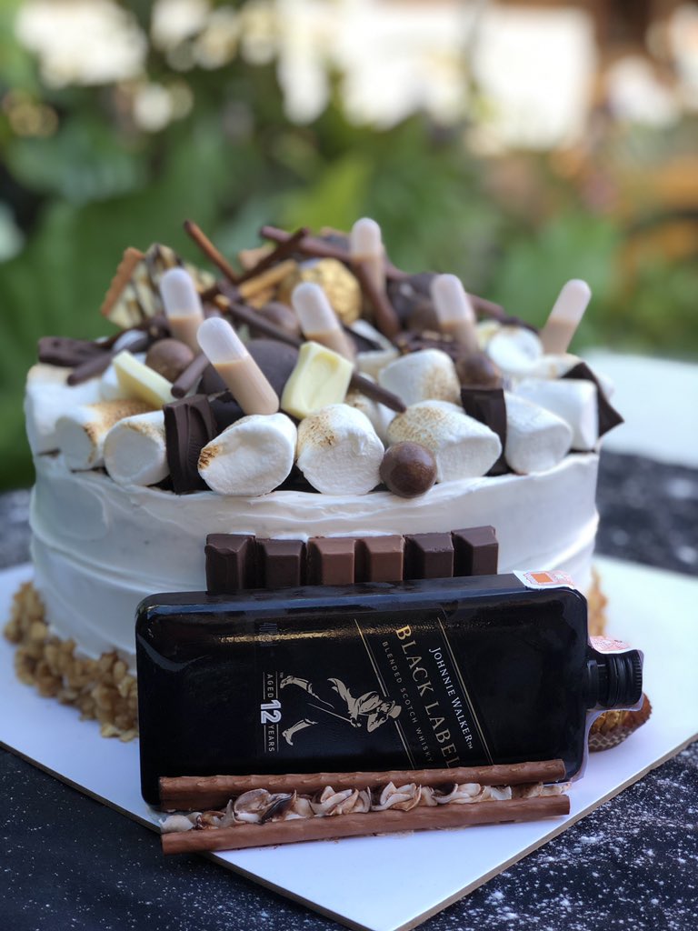 dbusybaker's tweet photo. S’mores bailey cake https://t.co/TMhsAFqMUu