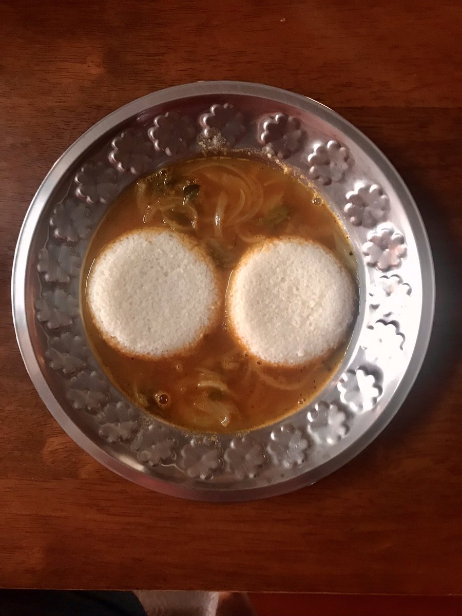 maroorpandu's tweet image. Idli sambar😋😋😋#AmchiBreahfast #GSBcuisine #IdliSambar #SoulFood
