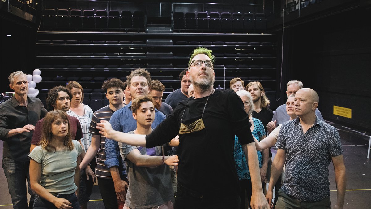 pinchgut's tweet photo. Platée’s froggy chorus (Cantillation) swings into action in these terrific rehearsal photos.

📸 Jasmin Simmons

#pinchgutopera #platee #chorus #singers #frog https://t.co/6bBWcH05DR