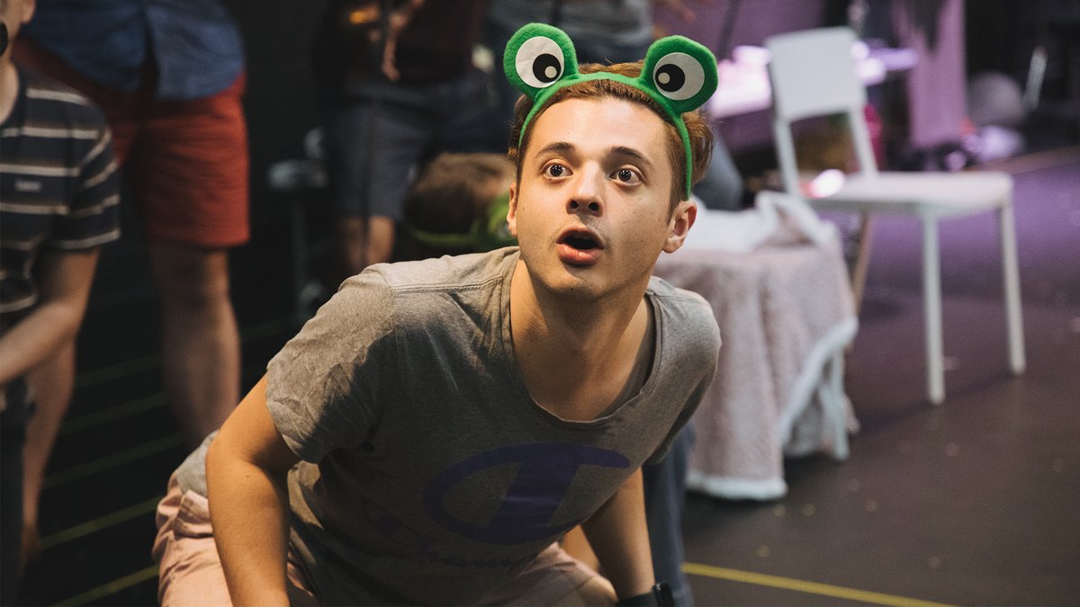 pinchgut's tweet photo. Platée’s froggy chorus (Cantillation) swings into action in these terrific rehearsal photos.

📸 Jasmin Simmons

#pinchgutopera #platee #chorus #singers #frog https://t.co/6bBWcH05DR