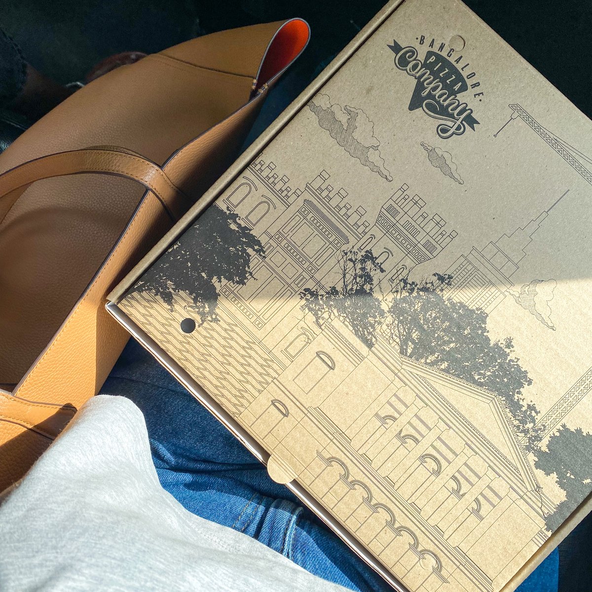 The perfect #lunch on-the-go 🍕
✔️ Warms your lap
✔️ Tasty
✔️ Super quick
✔️ Great value
✔️ Easy to eat with one hand

#Bangalore #PizzaBox #TakeOut #TakeoutTuesday #Pizza #WorkLunch