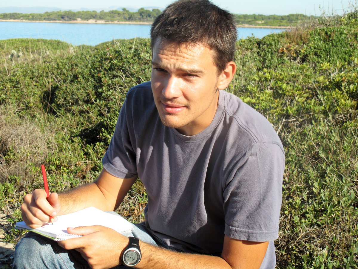andreu_rotger's tweet photo. Oct-2011 My first day of fieldwork as a phD student vs. Nov-2021 Ending 2021-lizard campaign.
#timegoestoofast #lizard #longtermstudies #AnimalDemography https://t.co/RNVasUHG79
