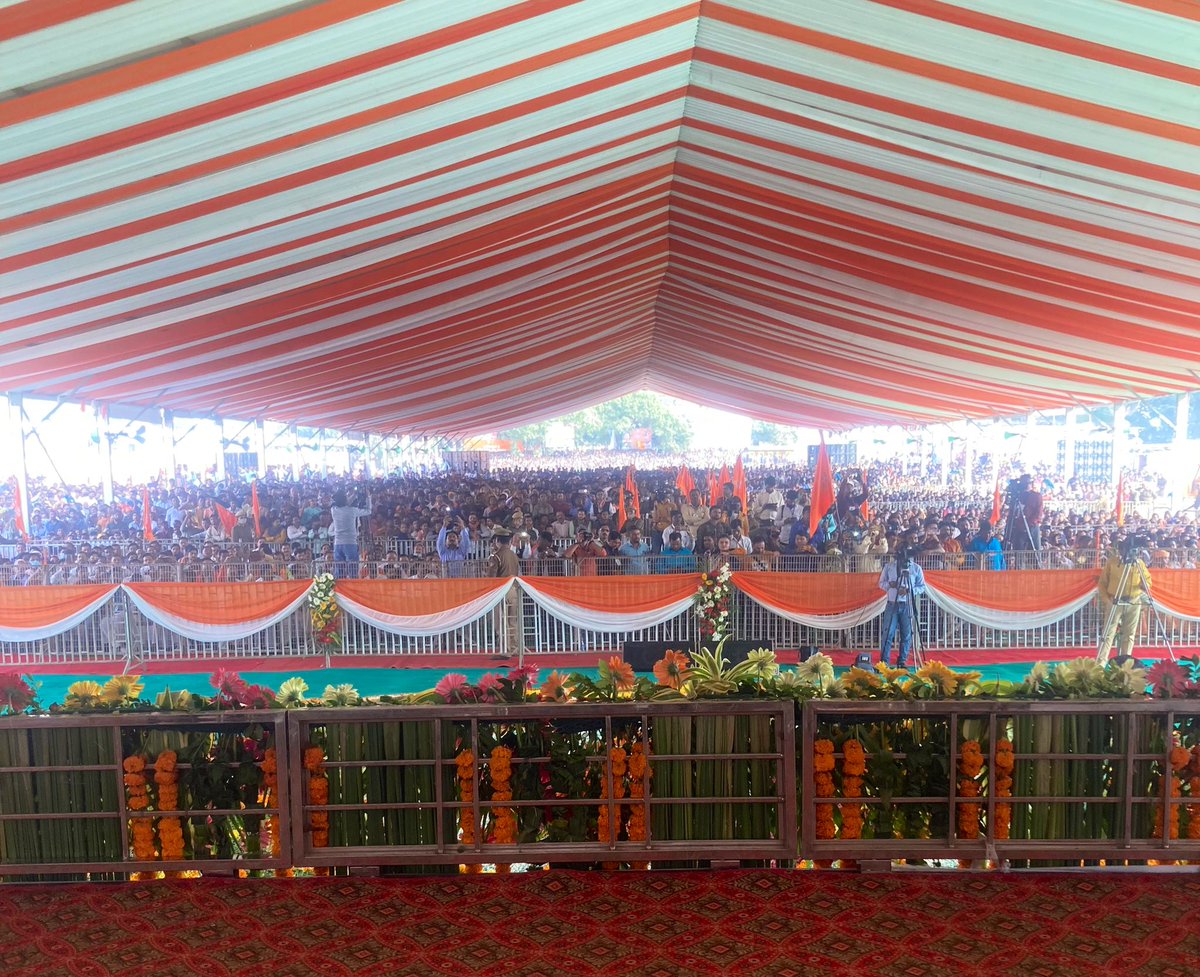 JitinPrasada's tweet photo. आज मेरे गृह जनपद के जलालाबाद एवं शाहजहाँपुर में प्रदेश के कर्मठ एवं ऊर्जावान मुख्यमंत्री योगी आदित्य नाथ जी ने विभिन्न योजनाओं का लोकार्पण एवं शिलान्यास कर जिले को जो सौगात जनपदवासियों को दी है उसके लिये ह्र्दयतल से बधाई और आभार। https://t.co/Qdgl6Ty6ph