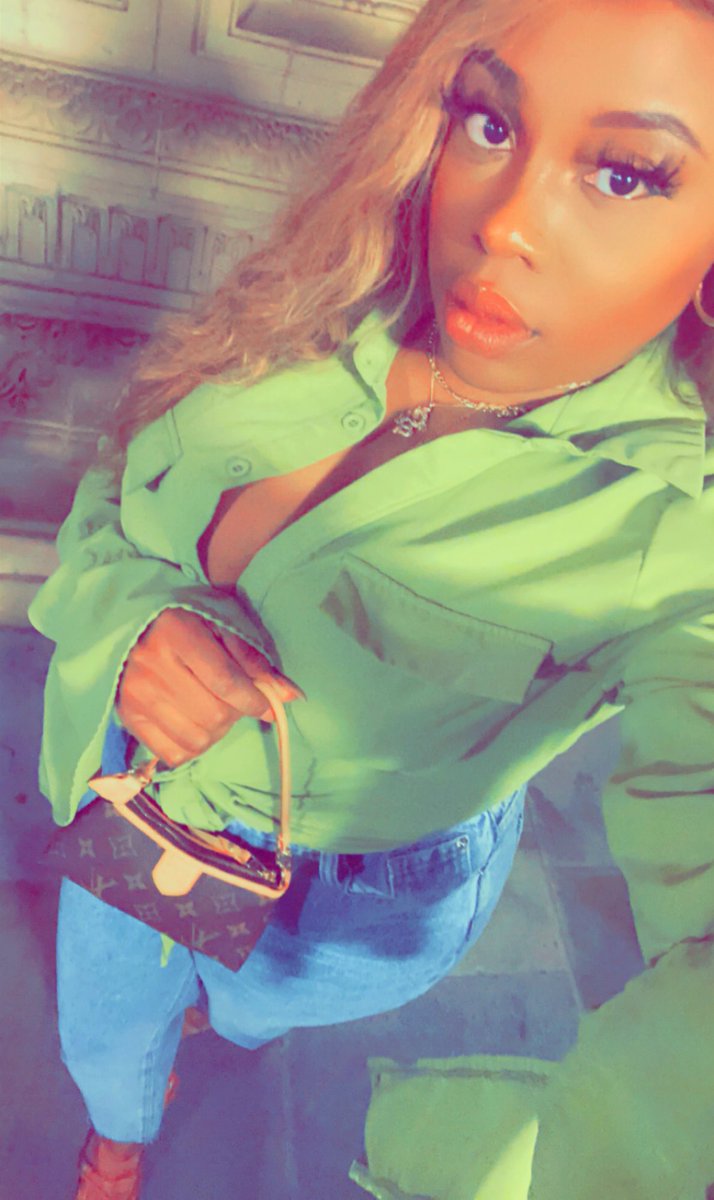 Ms_Fatouma's tweet image. Me at #3ShotsOfTequila Live Show Last Night 🥂🍾✨🥳