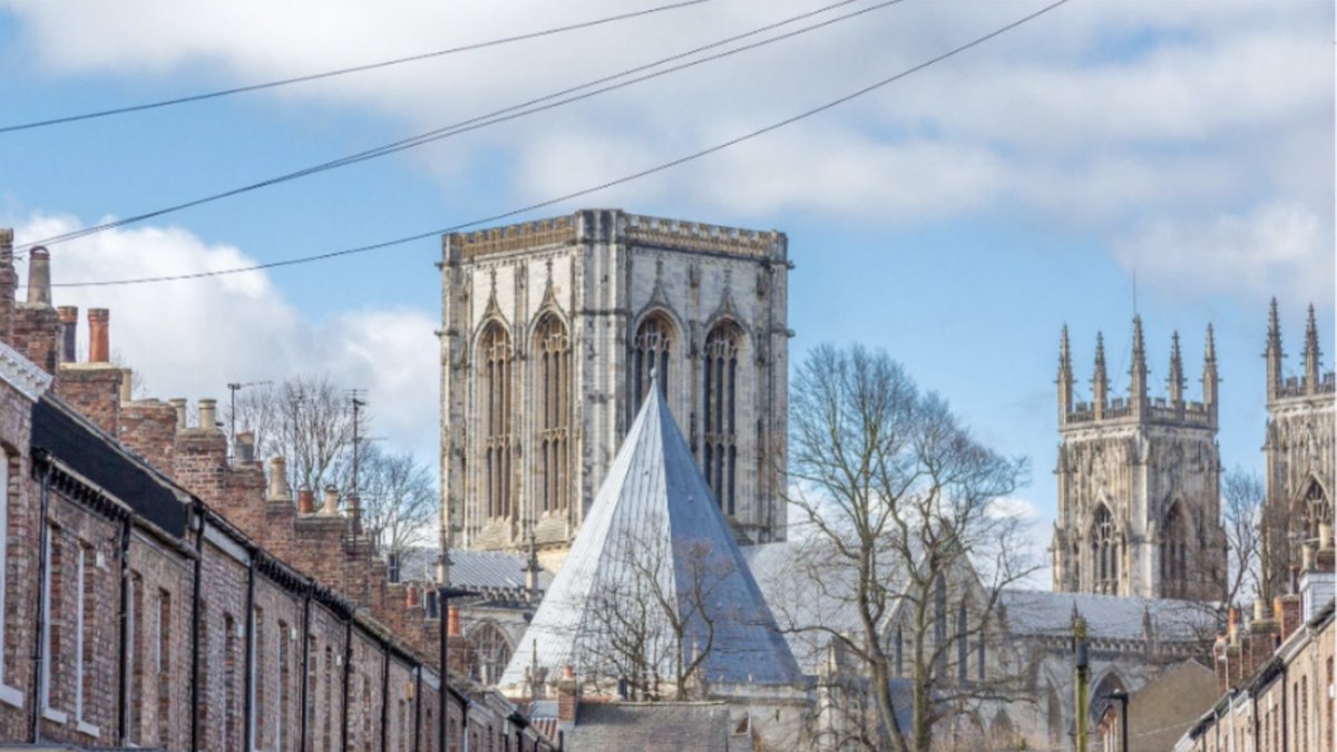 CaedmonHomes's tweet photo. Our St John's Mews #apartments in #york are just 200m from the Inner Ring Road and a 20-minute walk from York train station - the perfect location for #buytolet #investors, as it's easily accessible to holidaymakers looking for city-centre accommodation > https://t.co/YyJydWmttr https://t.co/fuBWrsNofU