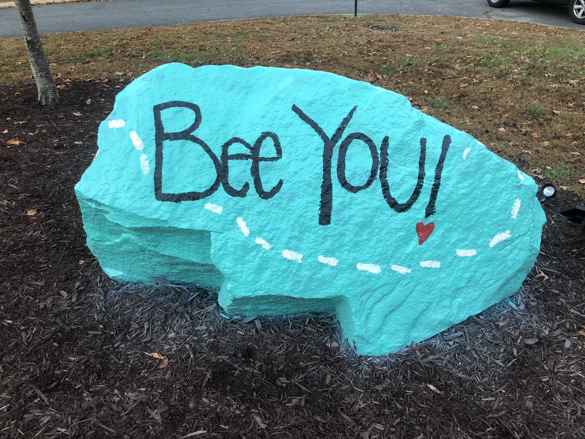 RobinARileyEdu's tweet photo. Can you BEElieve this amazing rock?!?! #WeaverRocks @DebbieWhaley18 @weRweaver @BWEPTA https://t.co/sRlyiUcBKm
