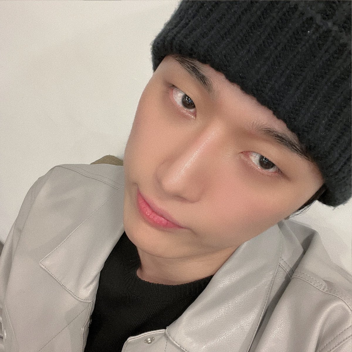 OmegaX_members's tweet photo. [#OX]

날이 많이 추워요🥶
따뜻하자 포애기🥰

#OMEGA_X #오메가엑스 #재한 https://t.co/adMD9E1JNe
