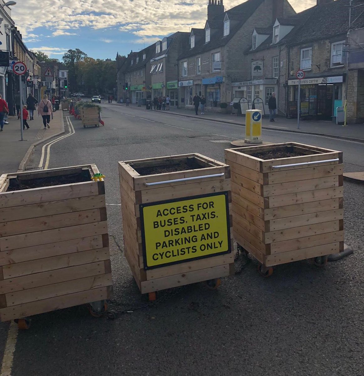 WodcNews's tweet photo. ‼️ Have your say on traffic proposals for Witney Town Centre by 𝟑 𝐃𝐞𝐜𝐞𝐦𝐛𝐞𝐫 𝟐𝟎𝟐𝟏 ‼️ 

@OxfordshireCC wants your views on the temporary traffic restrictions on the High Street and Market Place.

Take part in the consultation  - https://t.co/5NMrpvZjJS https://t.co/b5bwbw5kRG