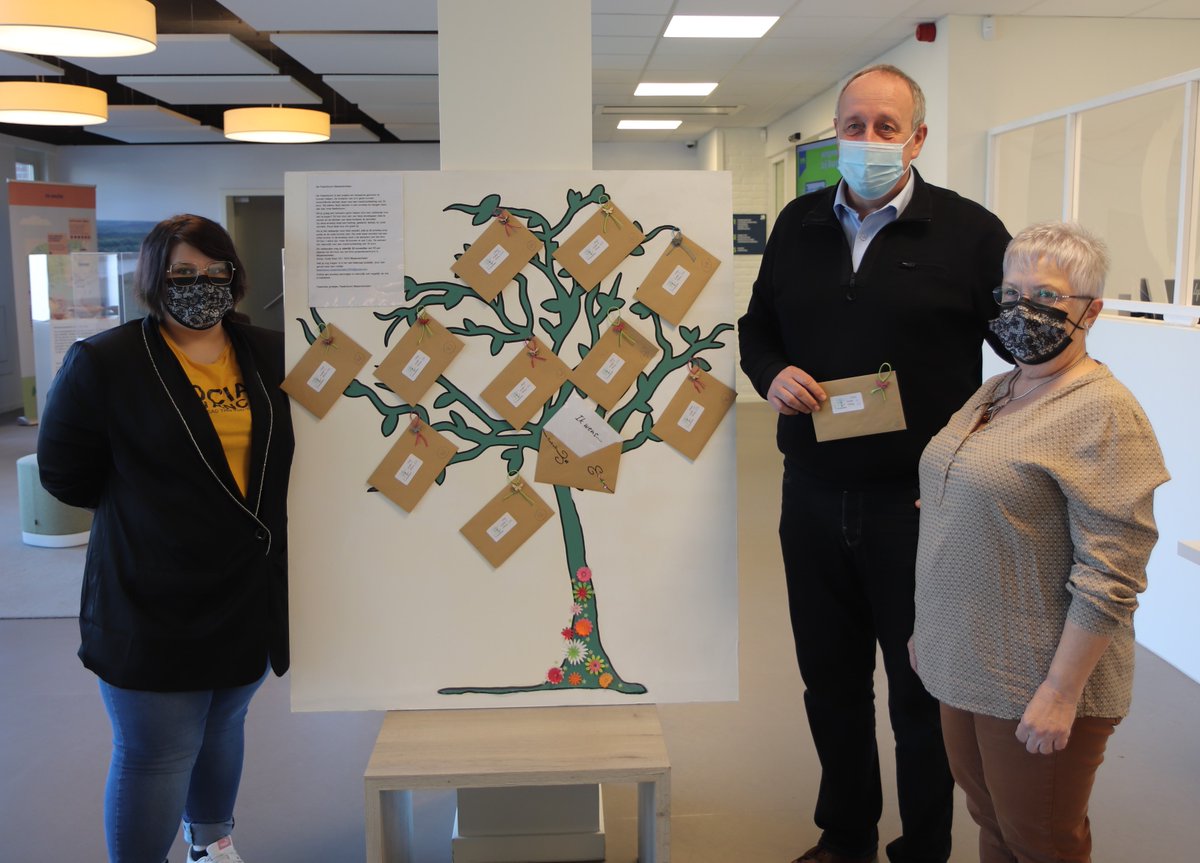 De gezinsbond en het OCMW verzamelden cadeauwensen (max 30 euro) van zo’n 190 kinderen uit kansarme gezinnen. Die wensen werden in een omslag gestopt en in een feeënboom gehangen. Help mee de wensen van kansarme kinderen te vervullen! 
cutt.ly/vTyYTdz