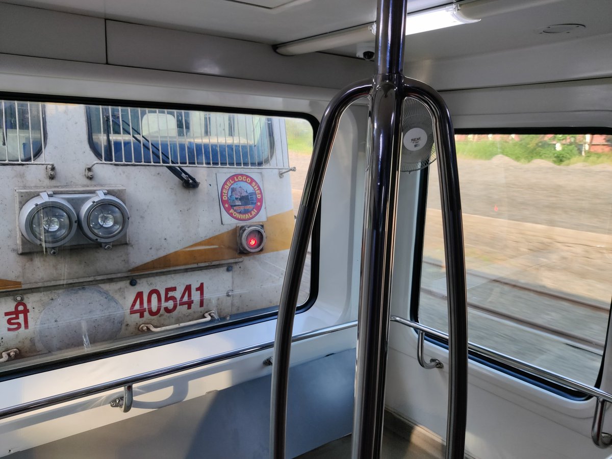 Lijeshmnambiar's tweet photo. @KonkanRailway  @RailMinIndia What is the point of having a vistadome coach if you are going to stick it between the engine and another compartment?? 01152 Madgaon-CSMT . https://t.co/jIXdl3XxVn