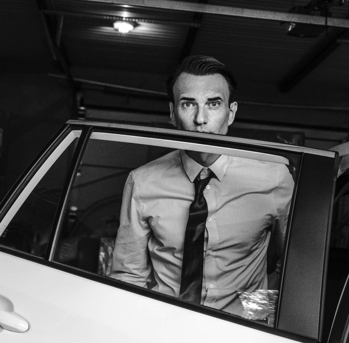 JMBirkholz's tweet photo. On set of „Suicide“ The Series 
#suicidetheseries #jeanmarcbirkholz #actor #setphotography 
📷 @ Artem Hvozdov https://t.co/Nxu5YKDENO