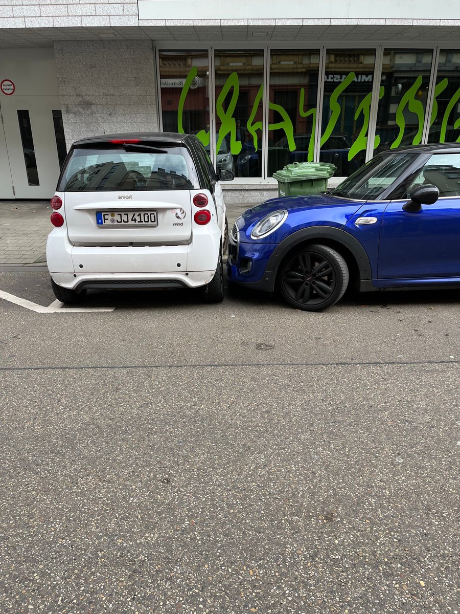 I hope the ones behind me and in front of me have already left, otherwise I won't be able to get out of the car park I came into yesterday.. 😀💤