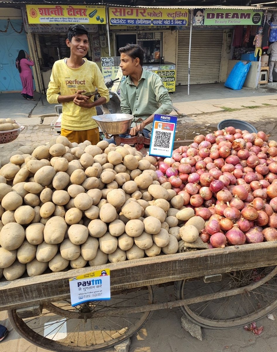 Dipeshkumar164's tweet photo. #India has transformed into a #digitallyempowered society and #knowledgeeconomy. #DigitalIndia #Paytm #economicsuperpower #cashlessindia #digitalpayments. https://t.co/rmFWnJSiqW