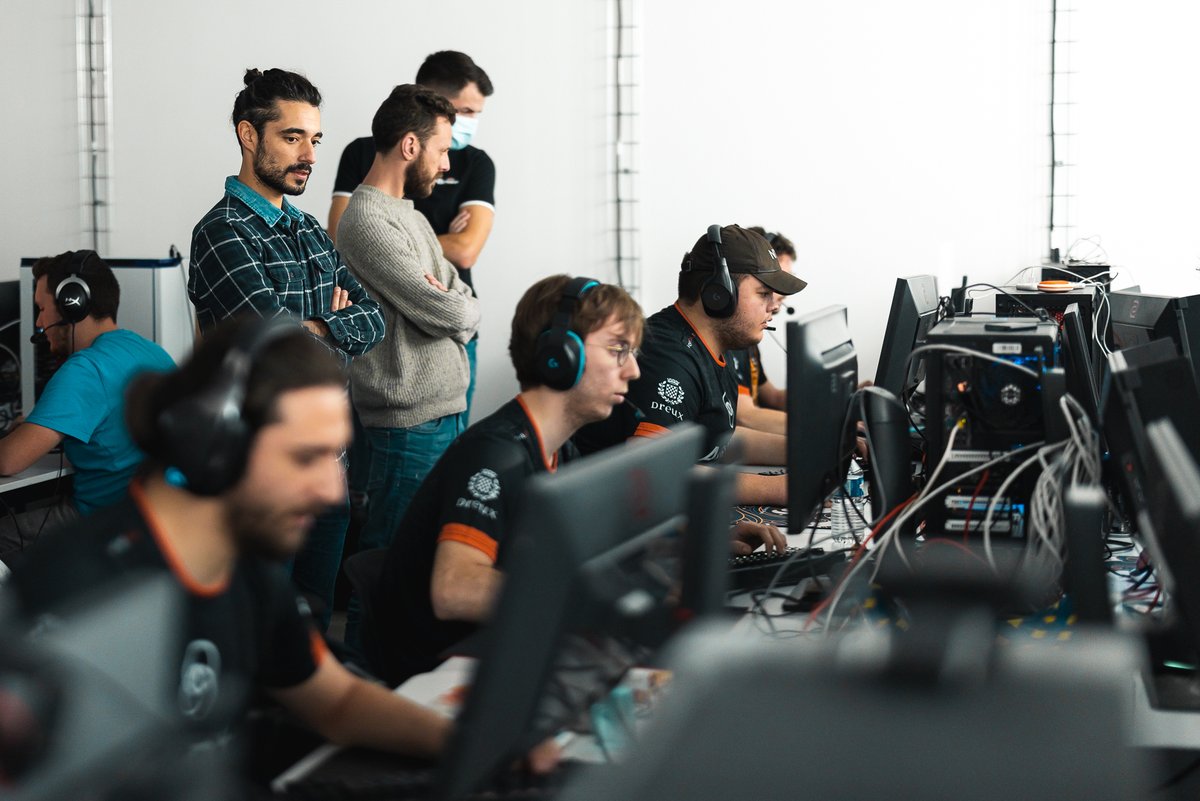 ADEPTS_TEAM's tweet photo. Ils sont beaux nos maillots ❤️@Azerus_co❤️n'est-ce pas ?
On vous en fait gagner un ? https://t.co/LCAZXjRRod