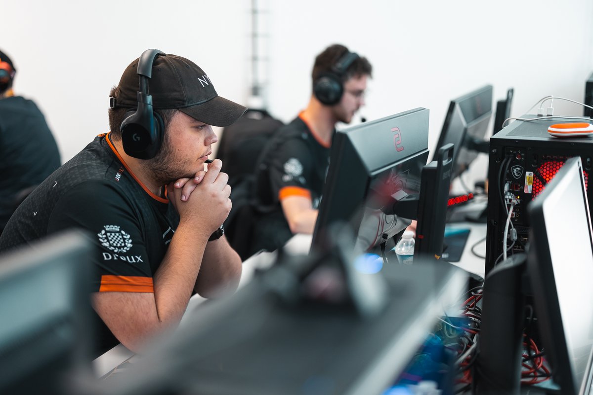 ADEPTS_TEAM's tweet photo. Ils sont beaux nos maillots ❤️@Azerus_co❤️n'est-ce pas ?
On vous en fait gagner un ? https://t.co/LCAZXjRRod