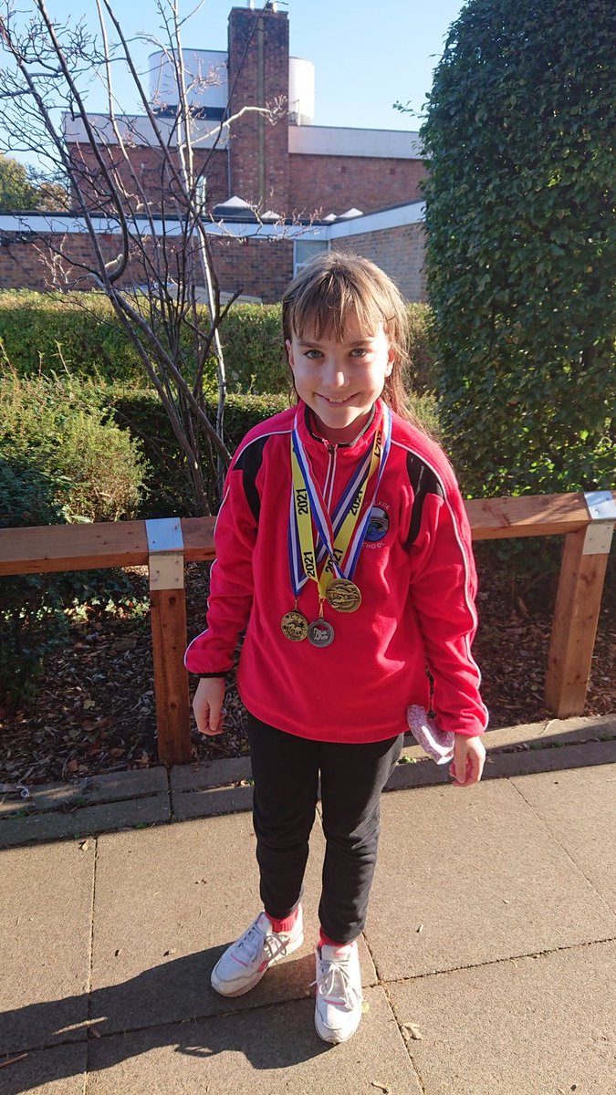 LinsladePe's tweet photo. Elizabeth managed to achieve 3 medals for swimming 🏊 during half term. 1 for winning the team swimming gala, 1 for swimming 3000m in the distance swim 😵 and 1 for some timed races. Top effort all round, well done!! 👏🏻 👏🏻 #EpicLearner @CrusadersSC https://t.co/FxMLUHtTus